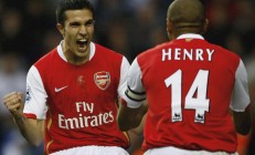 法甲常规赛对决在即！洛杉矶湖人演练定位球，北京首钢密集防守应对