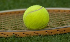 羽毛球赛场焦点！荷兰队对阵俄罗斯队，超级对决，球迷热情点燃赛场