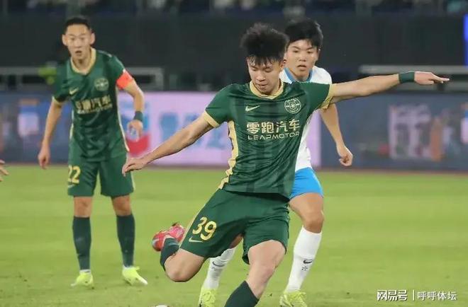 亚洲联赛球队精彩对决，让观众大饱眼福