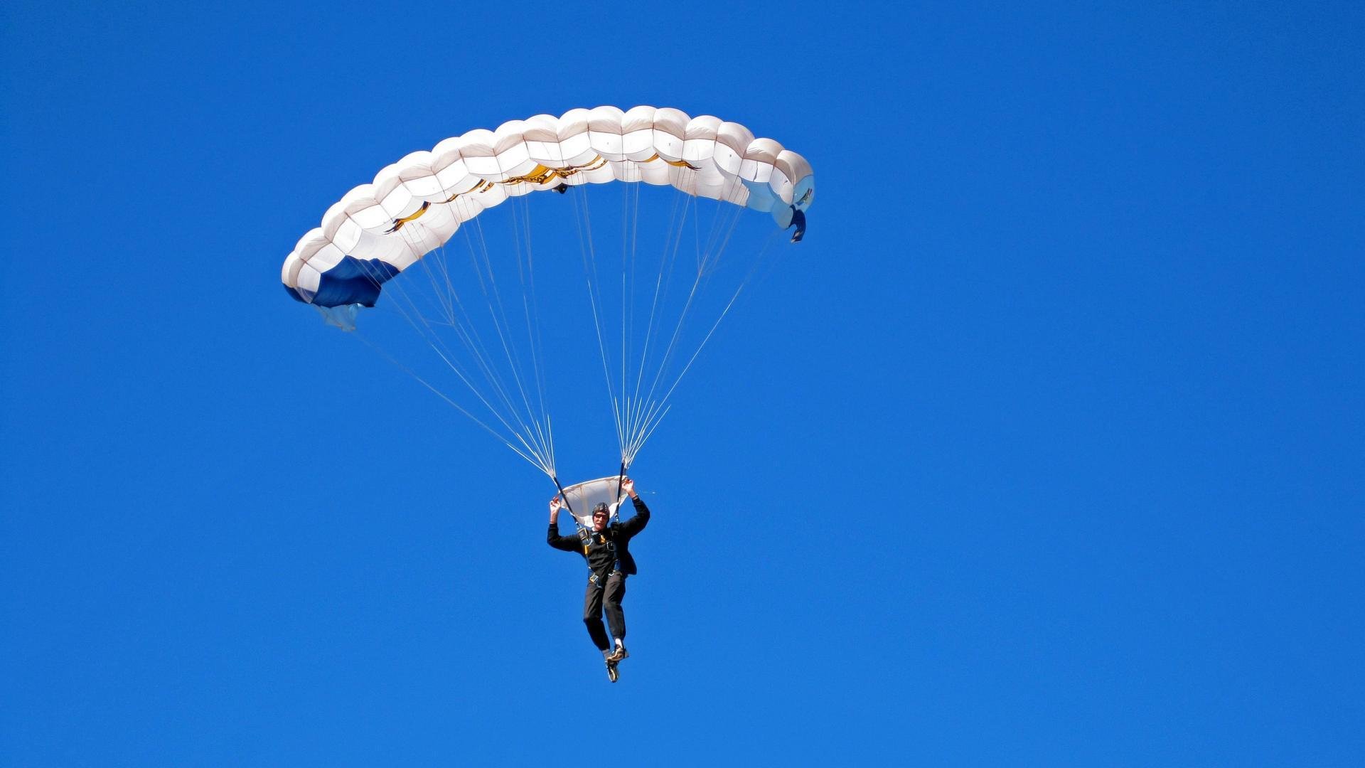 圣安东尼奥马刺主帅放话：夏季联赛决赛必胜费内巴切，C罗冷笑回应